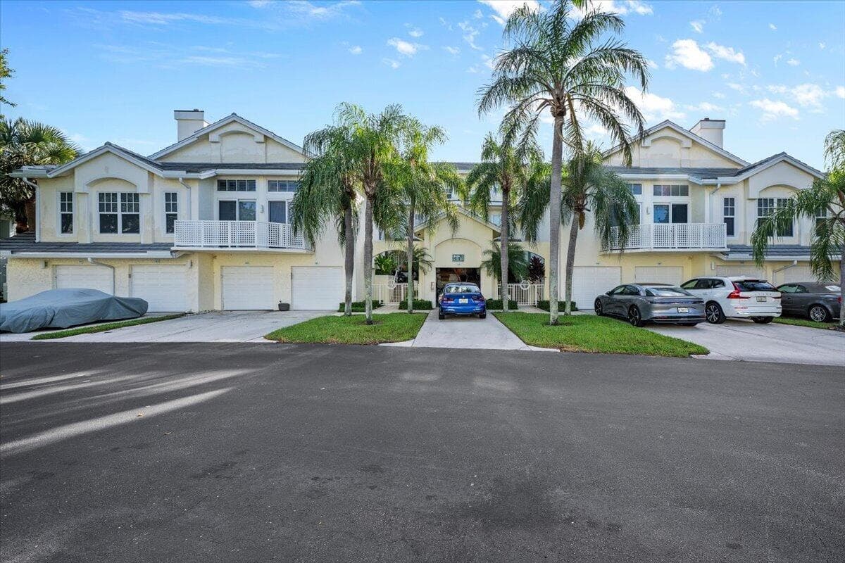 105 MAINSAIL Circle, Jupiter FL 33477