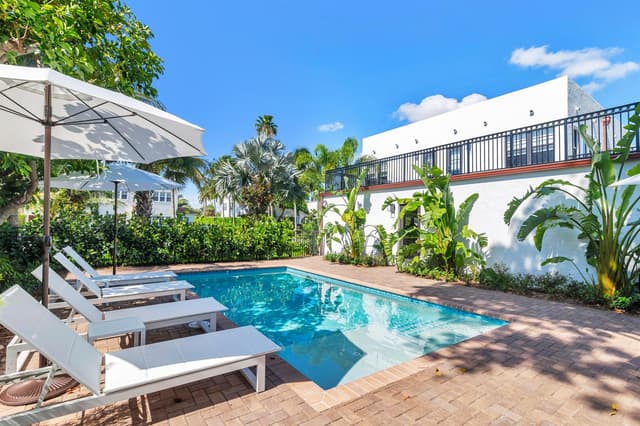 237 Monroe Drive, West Palm Beach FL 33405 - West Palm Beach, FL - Photo 3