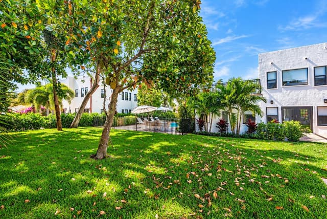 237 Monroe Drive, West Palm Beach FL 33405 - West Palm Beach, FL - Photo 4