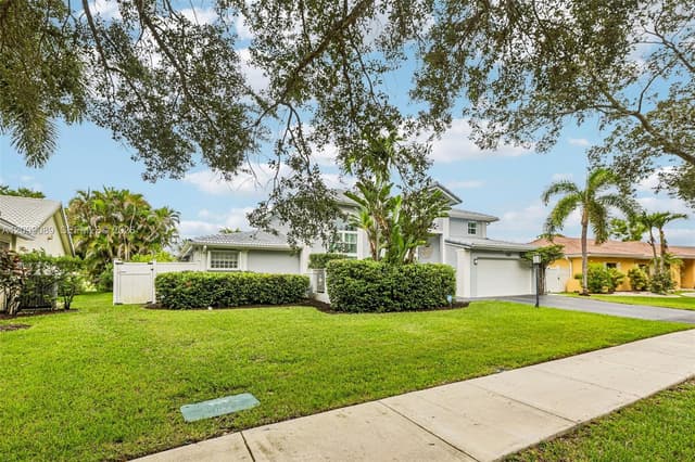 5821 Hawkes Bluff Ave, Davie FL 33331 - Davie, FL - Photo 5