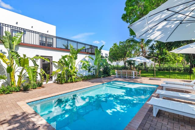 237/225 Monroe Drive, West Palm Beach FL 33405 - West Palm Beach, FL - Photo 4