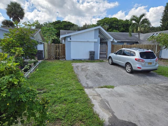 8631 Satalite Terrace, West Palm Beach FL 33403 - West Palm Beach, FL - Photo 2