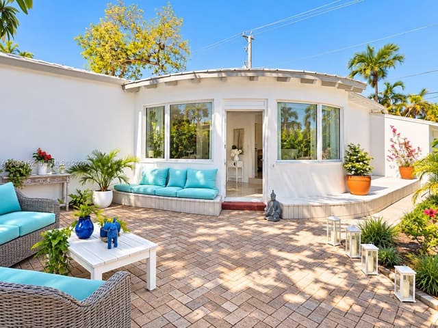 6910 Rue Notre Dame, Miami Beach FL 33141 - Miami Beach, FL - Photo 2