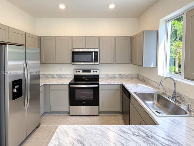 1223 NW 208th Ter, Miami Gardens FL 33169 - Miami Gardens, FL - Photo 3