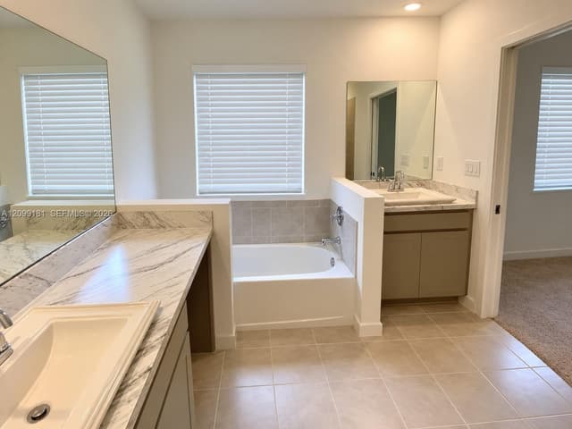 1223 NW 208th Ter, Miami Gardens FL 33169 - Miami Gardens, FL - Photo 5