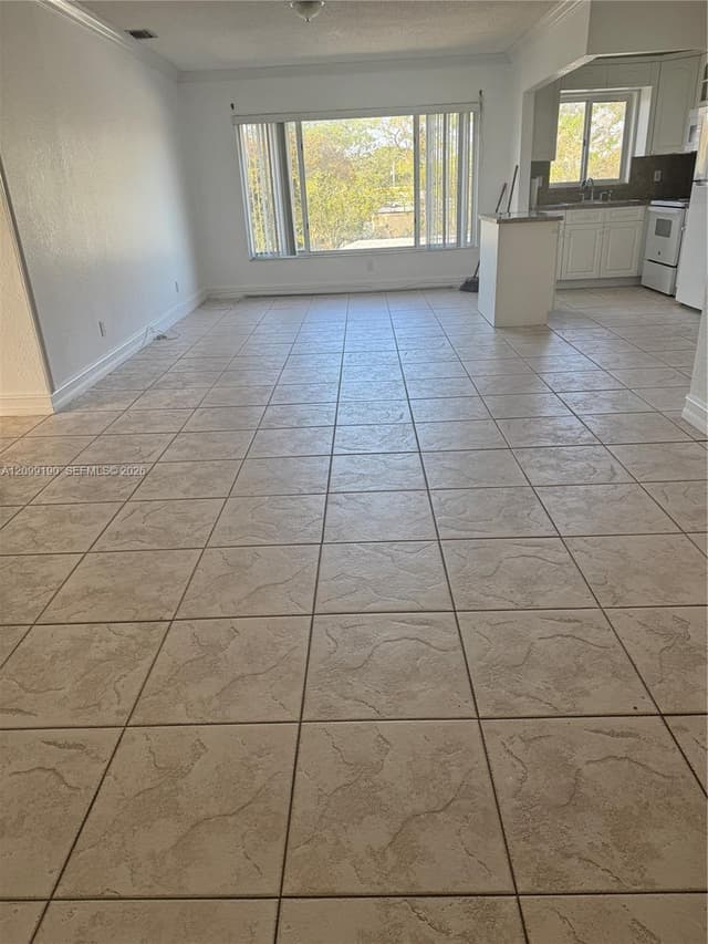 7910 Taft St # 309, Pembroke Pines FL 33024 - Pembroke Pines, FL - Photo 2