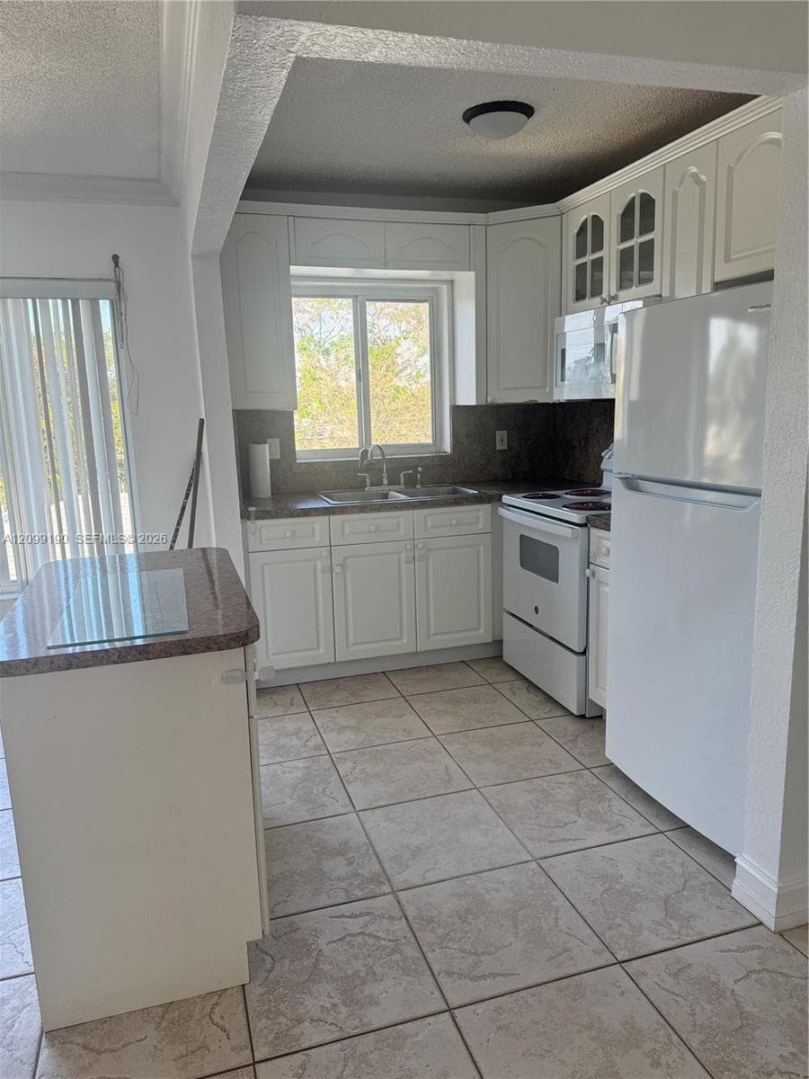 7910 Taft St # 309, Pembroke Pines FL 33024