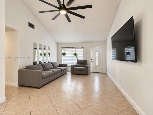 8212 SW 13th St, North Lauderdale FL 33068 - North Lauderdale, FL - Photo 2