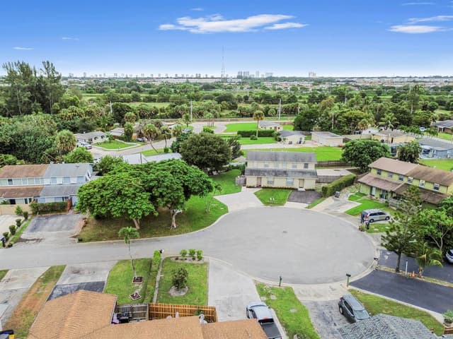 8600 Uranus Terrace, West Palm Beach FL 33403 - West Palm Beach, FL - Photo 3