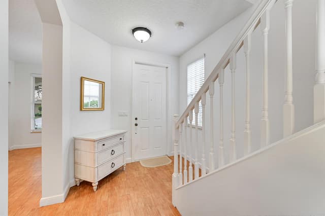 654 CASTLE Drive, Palm Beach Gardens FL 33410 - Palm Beach Gardens, FL - Photo 2