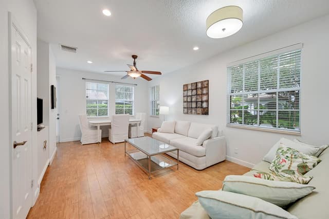 654 CASTLE Drive, Palm Beach Gardens FL 33410 - Palm Beach Gardens, FL - Photo 3