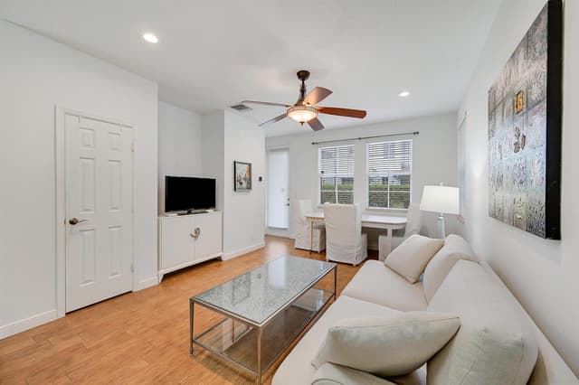 654 CASTLE Drive, Palm Beach Gardens FL 33410 - Palm Beach Gardens, FL - Photo 4