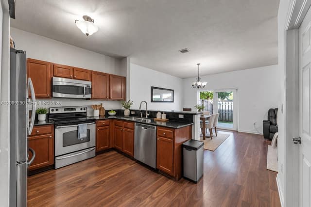 22412 SW 89th Ave, Cutler Bay FL 33190 - Cutler Bay, FL - Photo 3