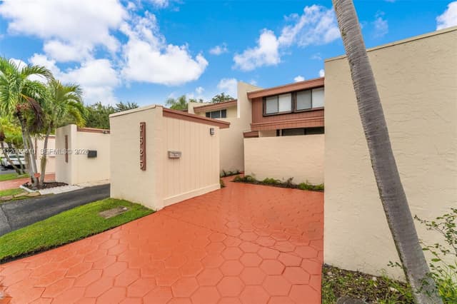 7625 SW 106th Ave, Miami FL 33173 - Miami, FL - Photo 2