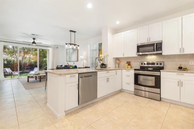 9086 Tremezzo Lane, Boynton Beach FL 33472 - Boynton Beach, FL - Photo 7