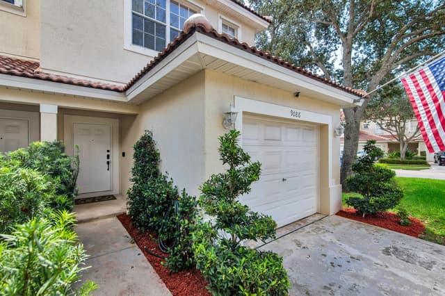 9086 Tremezzo Lane, Boynton Beach FL 33472 - Boynton Beach, FL - Photo 3