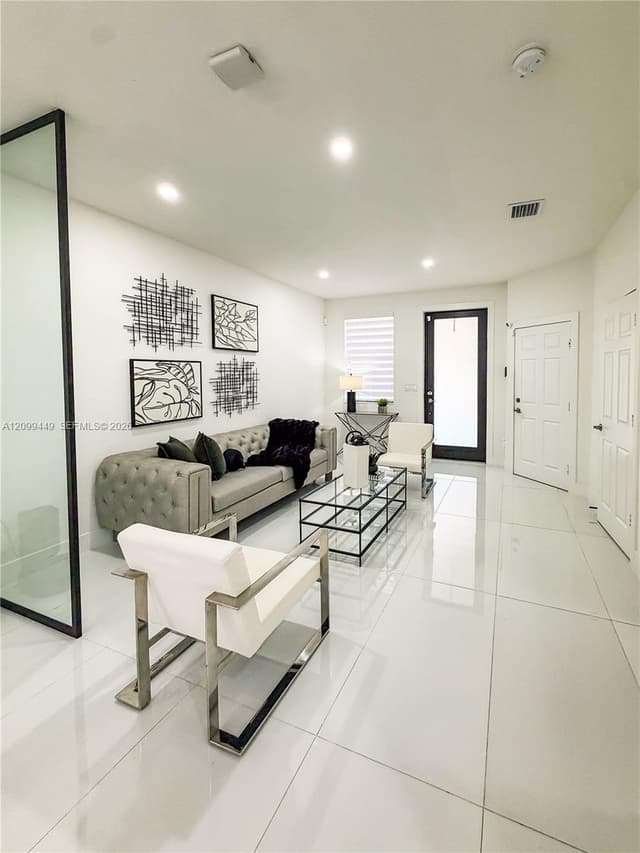 3418 W 108th St, Hialeah FL 33018 - Hialeah, FL - Photo 2