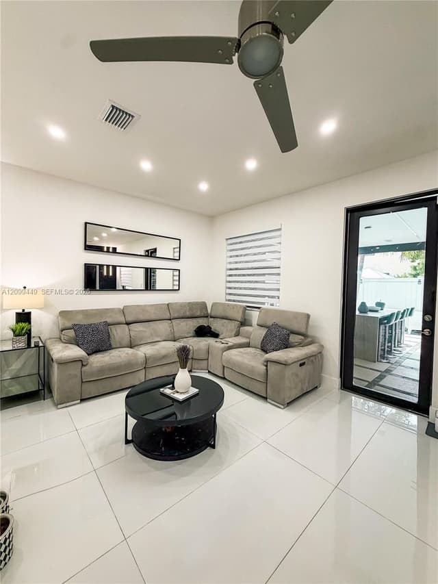 3418 W 108th St, Hialeah FL 33018 - Hialeah, FL - Photo 6