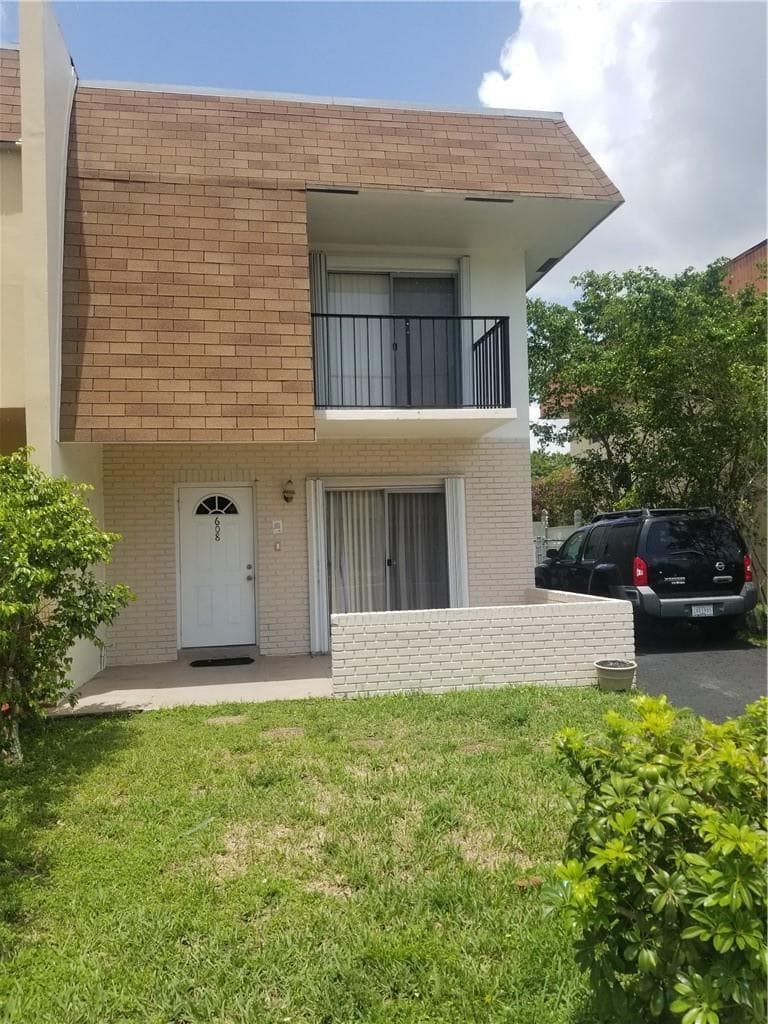 608 SW 80th Terrace, North Lauderdale FL 33068