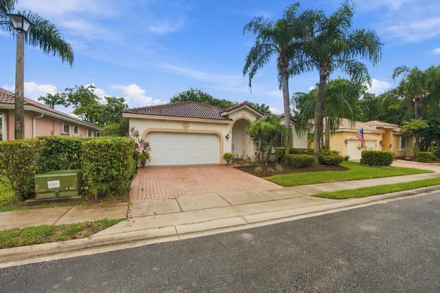 7852 NW 77th Avenue, Tamarac FL 33321 - Tamarac, FL - Photo 2