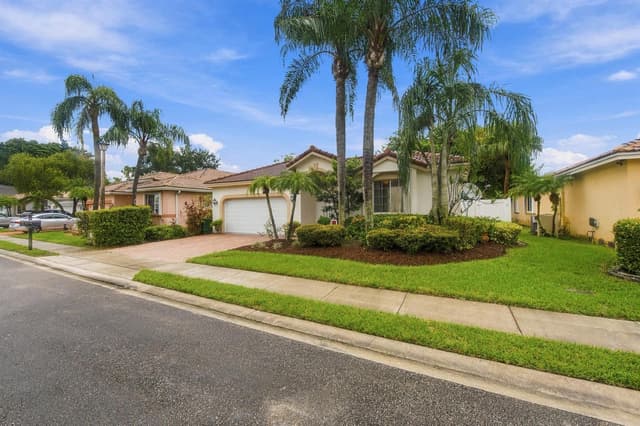 7852 NW 77th Avenue, Tamarac FL 33321 - Tamarac, FL - Photo 3
