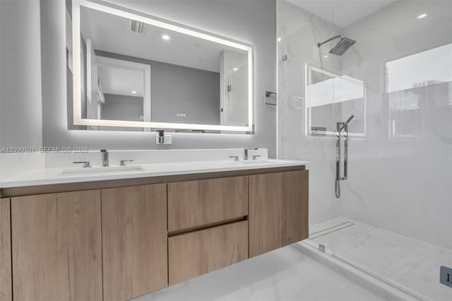 820 NE 2nd St, Fort Lauderdale FL 33301 - Fort Lauderdale, FL - Photo 2