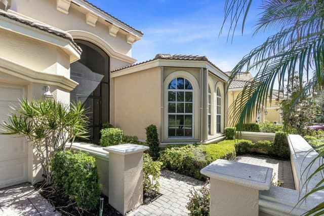 8709 VIA GRANDE E, Wellington FL 33411 - Wellington, FL - Photo 2