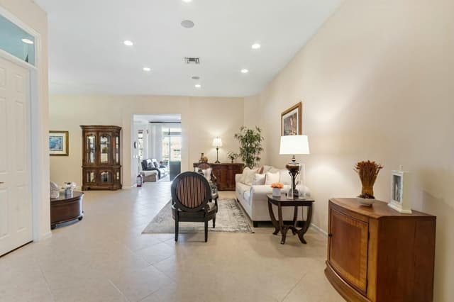8709 VIA GRANDE E, Wellington FL 33411 - Wellington, FL - Photo 4