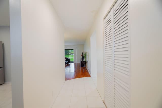 903 Worcester Lane, Lake Worth FL 33467 - Lake Worth, FL - Photo 2