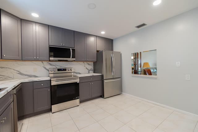903 Worcester Lane, Lake Worth FL 33467 - Lake Worth, FL - Photo 3