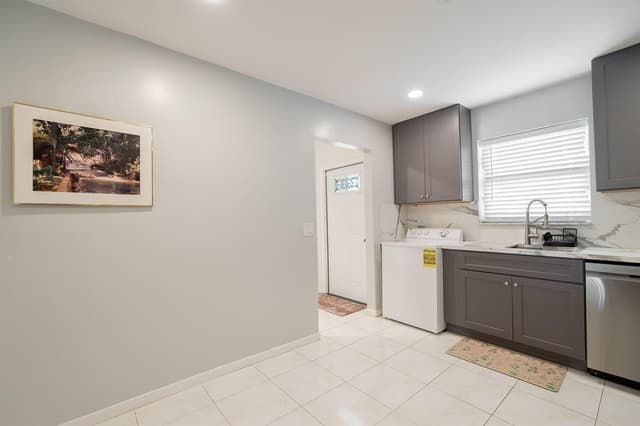 903 Worcester Lane, Lake Worth FL 33467 - Lake Worth, FL - Photo 5