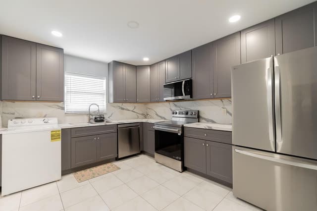 903 Worcester Lane, Lake Worth FL 33467 - Lake Worth, FL - Photo 4