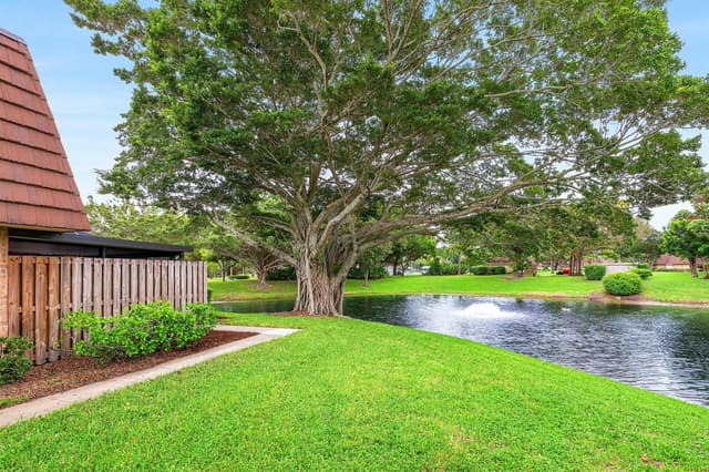 1815 18th Lane, Palm Beach Gardens FL 33418 - Palm Beach Gardens, FL - Photo 2