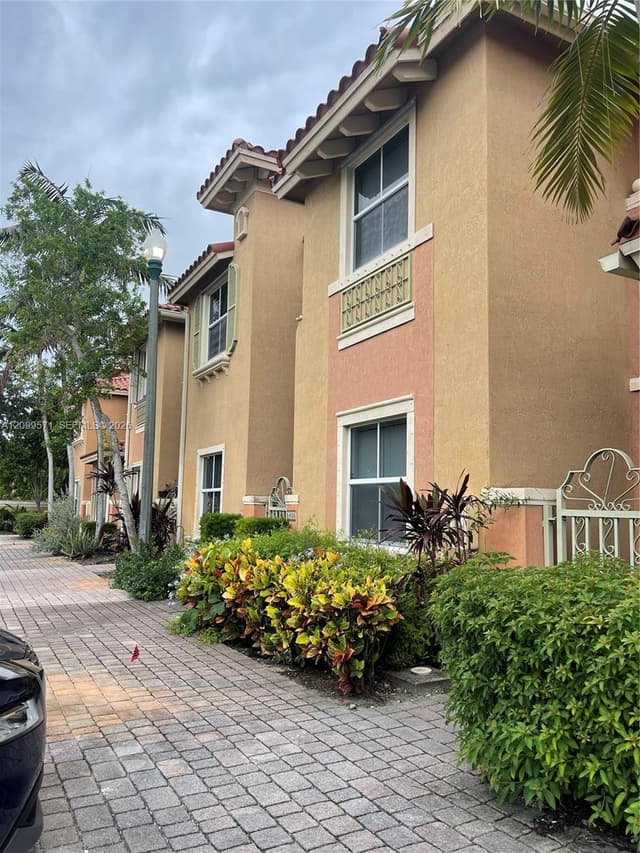 5803 Siena Ln # 606, Hollywood FL 33021 - Hollywood, FL - Photo 4