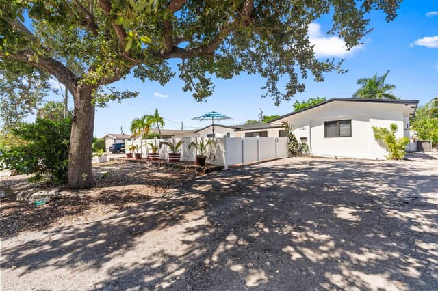 2121 NE 51st Court, Fort Lauderdale FL 33308 - Fort Lauderdale, FL - Photo 3