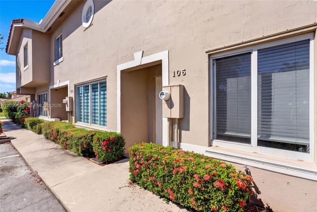 105 Riviera Cir, Weston FL 33326 - Weston, FL - Photo 3