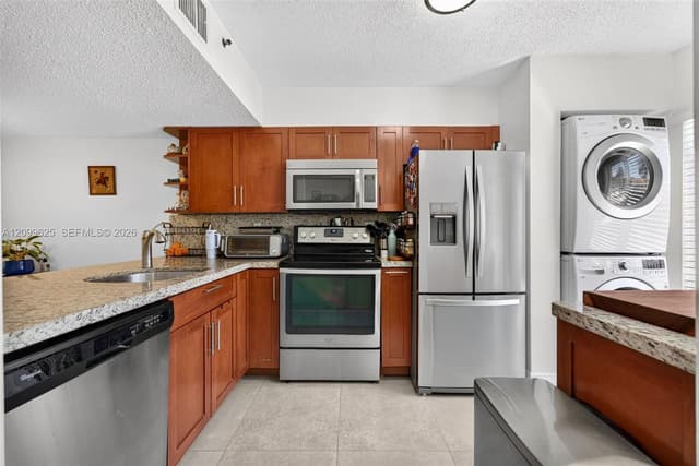 105 Riviera Cir, Weston FL 33326 - Weston, FL - Photo 4