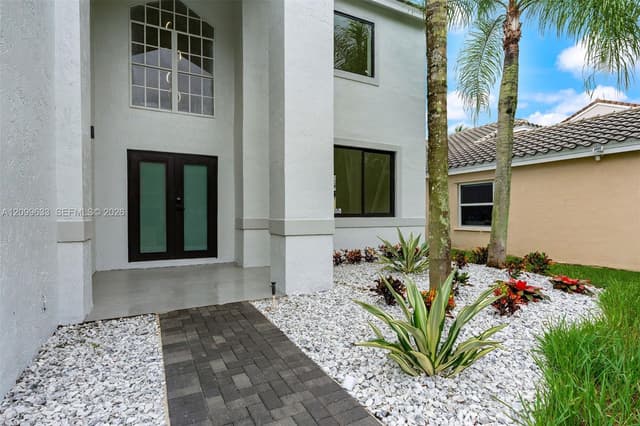 149 Cameron Dr, Weston FL 33326 - Weston, FL - Photo 4