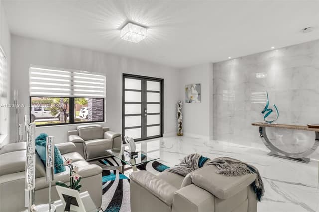 8924 NW 161st Ter, Miami Lakes FL 33018 - Miami Lakes, FL - Photo 3
