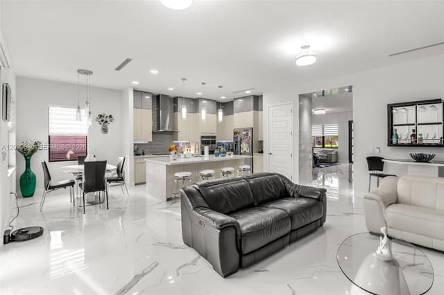 8924 NW 161st Ter, Miami Lakes FL 33018 - Miami Lakes, FL - Photo 5