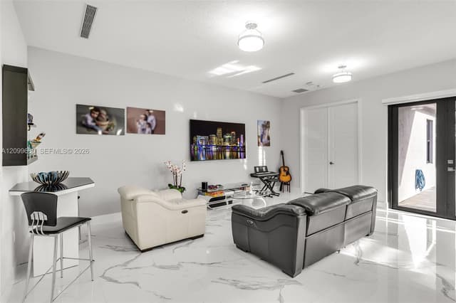 8924 NW 161st Ter, Miami Lakes FL 33018 - Miami Lakes, FL - Photo 4