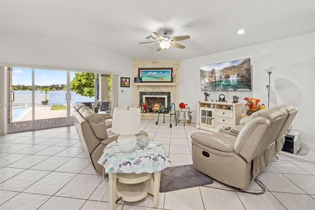 19310 SW 88th Ct, Cutler Bay FL 33157 - Cutler Bay, FL - Photo 3