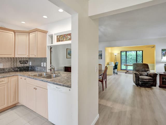 2085 SW 15th Place, Deerfield Beach FL 33442 - Deerfield Beach, FL - Photo 5