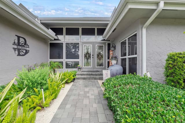 8059 BUTTONWOOD Circle, Tamarac FL 33321 - Tamarac, FL - Photo 2