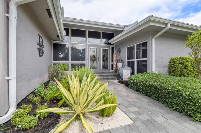 8059 BUTTONWOOD Circle, Tamarac FL 33321 - Tamarac, FL - Photo 5
