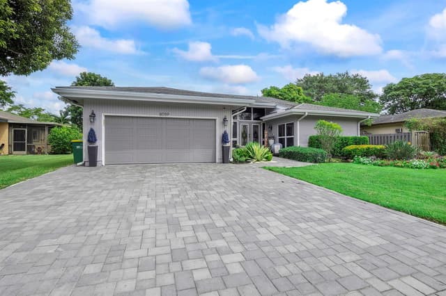 8059 BUTTONWOOD Circle, Tamarac FL 33321 - Tamarac, FL - Photo 4
