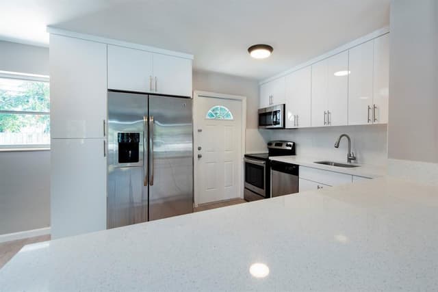 2380 NE 8TH Avenue, Pompano Beach FL 33064 - Pompano Beach, FL - Photo 3