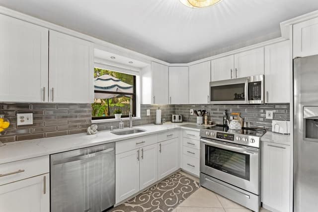 819 NW 25th Avenue, Delray Beach FL 33445 - Delray Beach, FL - Photo 2