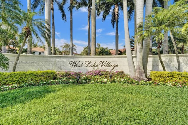 1620 Weeping Willow Way, Hollywood FL 33019 - Hollywood, FL - Photo 2