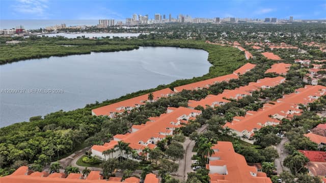 1620 Weeping Willow Way, Hollywood FL 33019 - Hollywood, FL - Photo 4
